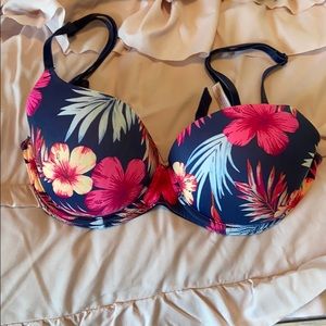 Victoria Secret 32D bra